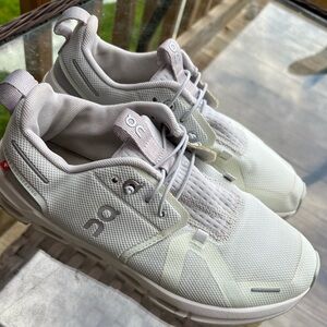 Youth On Cloud Shoes. Good condition size 4
